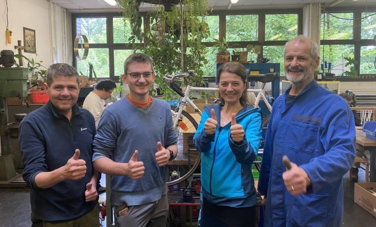 Felix Resch mit dem Werkstätten Team des Diakoniewerks am Linzerberg (Foto: Diakoniewerk)