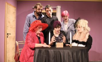 „Nichts als Chaos“ beim Theater in St. Oswald