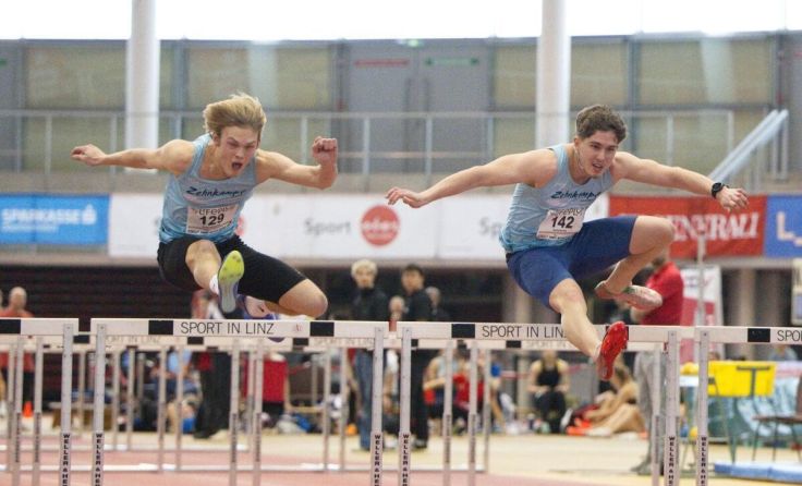 Simon Gusenbauer und Julius Rudorfer beim 60 Meter Hürden-Lauf (Foto: ÖLV/Alfred Nevsimal)