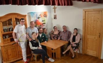 Theaterkomödie „Eine Ziege ist auch nur ein Mensch“ 