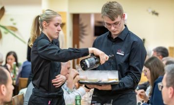 Schüler führten einen Tag das Wiaz`Haus Dinghofer 