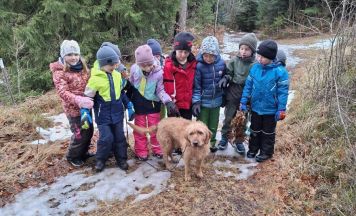 Schüler aus Liebenau begaben sich auf Spurensuche im Schnee 