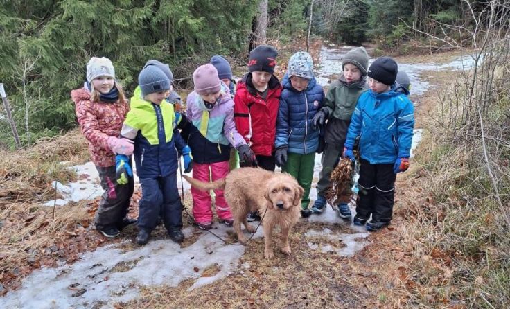 Auch Jagdhunde durften beim Spurensuchen nicht fehlen. (Foto: privat)