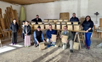 Team Fritz baut Fledermauskästen