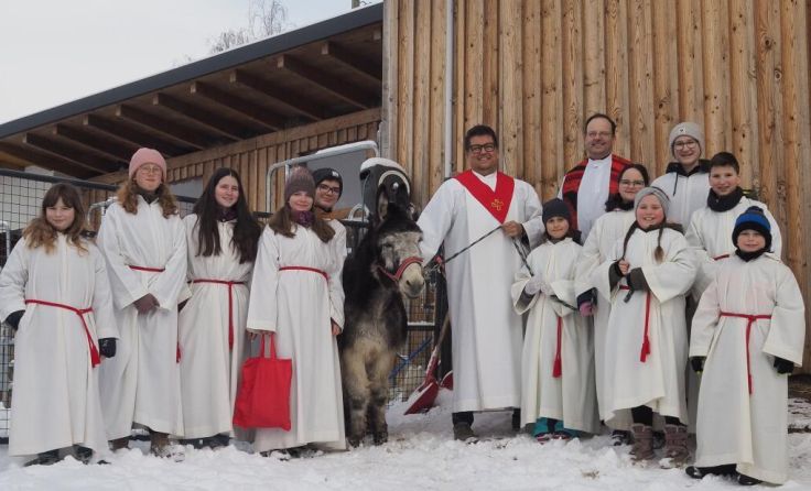 Gottesdienst am Palmsonntag mit einem echten Esel (Foto: Pfarrgemeinde Stadt Freistadt)
