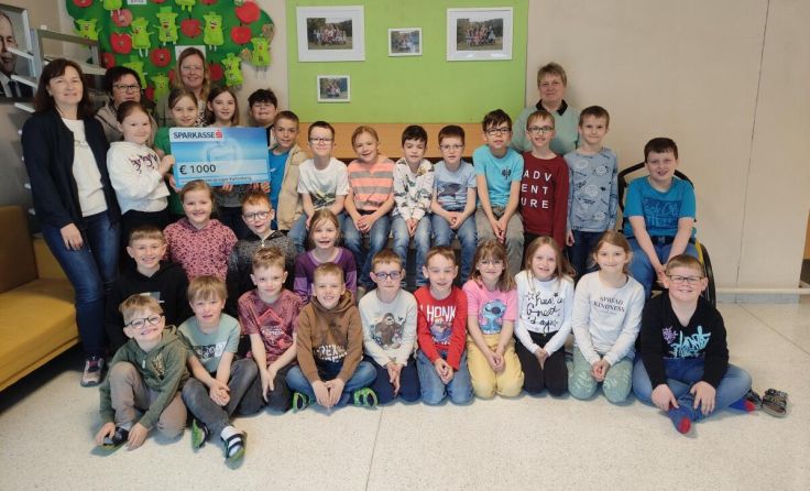 Spendenübergabe in der Volksschule (Foto: privat)