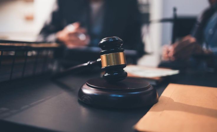 Anklage auf Betrug und Untreue (Foto: stock.adobe.com/Phanphen)