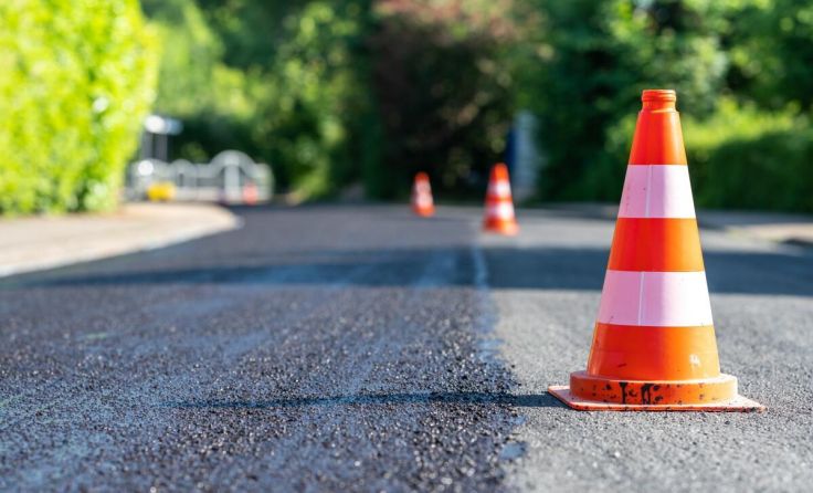 Symbolfoto: Straßensanierung in Unterweißenbach (Foto: stock.adobe.com/Frank H.)