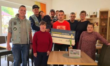 „Mopedbuam“ unterstützen Lebenshilfe Unterweißenbach mit Spende