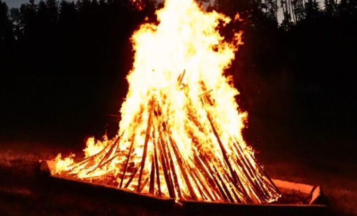 Sonnwendfeuer (Foto: Landjugend Hirschbach)