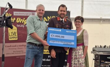 Pregartner Bäuerinnen und Bauern spenden an Feuerwehr