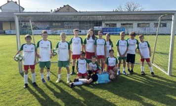Schule am Ball - Volksschule Pregarten spielt sich zum Sieg beim Bezirkscup
