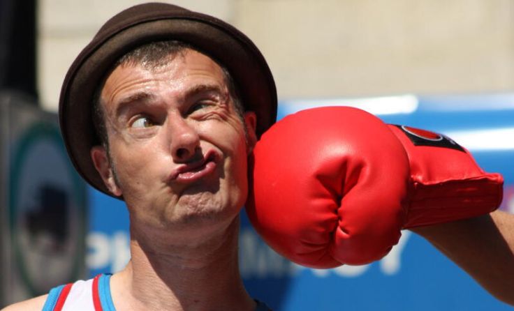 Fraser Hooper sorgt mit seiner skurrilen Box-Comedy-Show für garantierte Lacher. (Foto: Eric Amber)