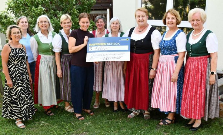 Die Goldhaubenpruppe mit den Betreuerinnen des Kindergarten (Foto: Erwin Pramhofer)