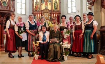 Goldhauben- und Kopftuchgruppe Windhaag feiert 50-jähriges Jubiläum