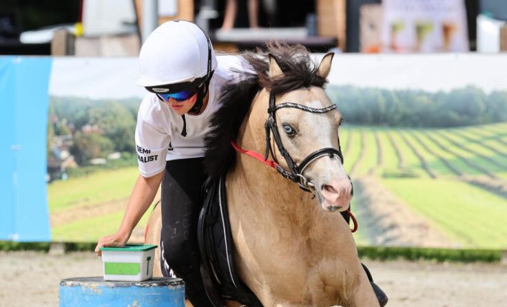 Helena Montogomery mit Caramello bei den Mounted-Games-Weltmeisterschaften. (Foto: Justin)