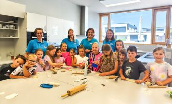 Backe, backe Kuchen - Ferienpassaktion in Pregarten begeisterte Kinder
