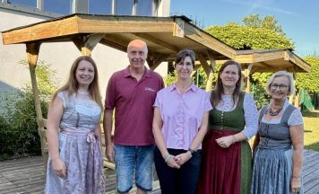 Goldhaubengruppe Pregarten spendet Gartenlauben für Schüler 