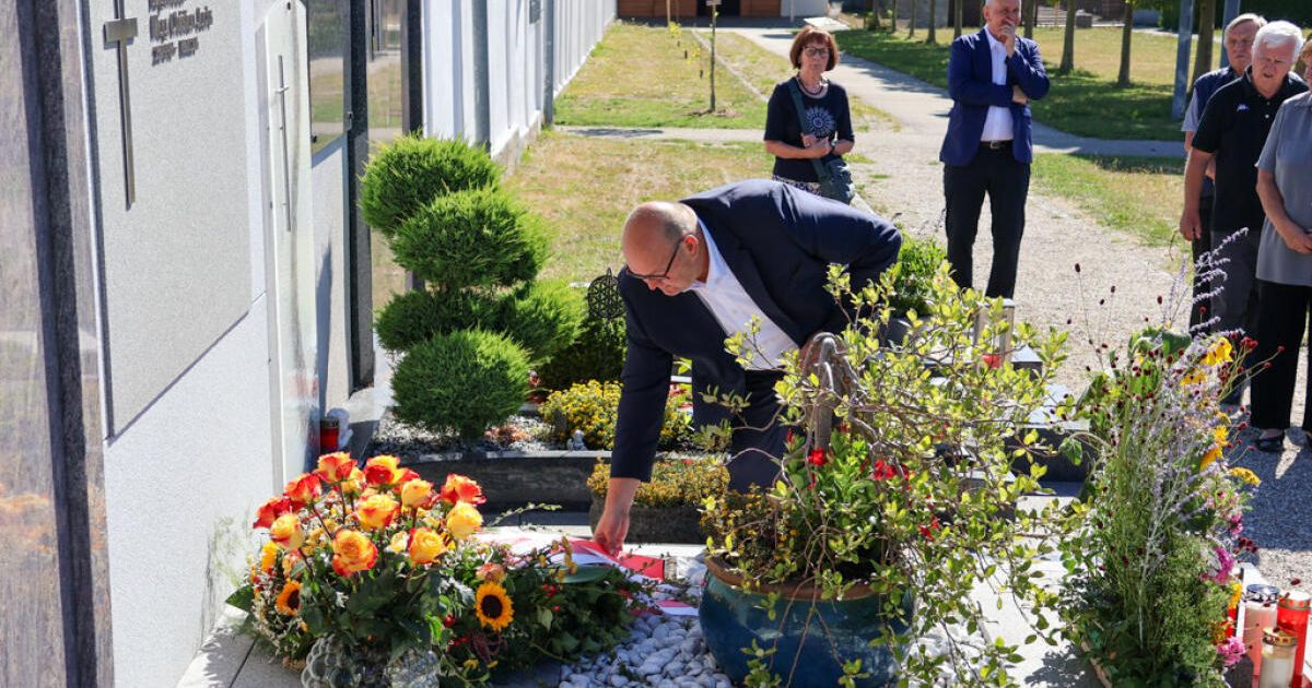 Parliamentary group commemorates the tenth anniversary of the death of ...
