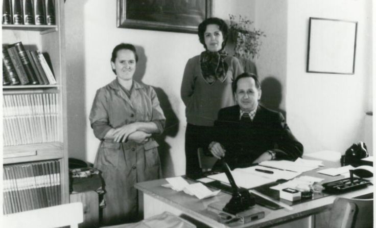 Franz Dichtl mit seinen Mitarbeiterinnen (Foto: Sammlung Mühlviertler Schlossmuseum Freistadt)