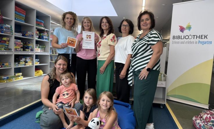 Übergabe der Auszeichnung (Foto: Familienbund)