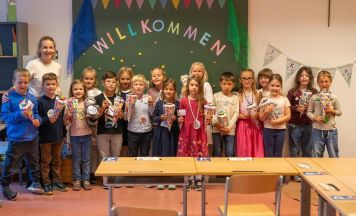 51 Taferlklassler in der Volksschule Hagenberg