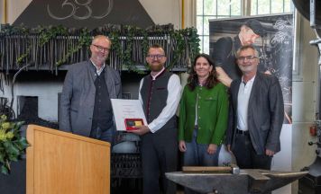 WKO-Medaille für 380 Jahre Schmiede Reisinger