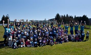 Kinder setzen ein starkes Zeichen der Solidarität