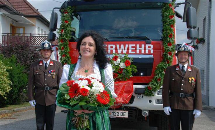 Anna Wöhrer übernahm die Patenschaft des neuen Tanklöschfahrzeuges 