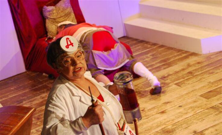 Apothekerin Brigitte Maschl-Leitner schwört auf ihre Klistierchen