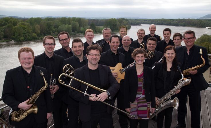 Am Samstag swingt die Danube Connection Big Band am Frellerhof. 