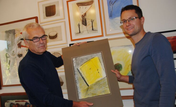 Galerist Erwin Pehböck (li.) zeigte seine Kunstschätze. Foto: maf