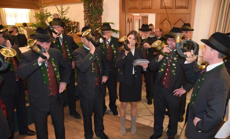 Der Bezirksjägertag wurde von der Jagdhornbläsergruppe Machland eröffnet.