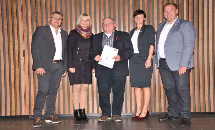 Karl Leitner (Bildmitte) wurde für 60 Jahre SPÖ-Mitgliedschaft geehrt.