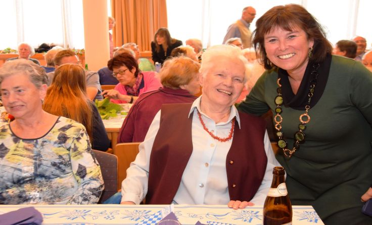 Ehrengäste wie Birgit Gerstorfer feierten am Freitag mit den Bewohnern.