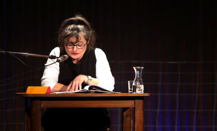 Maria Hofstätter las Texte zum Thema.