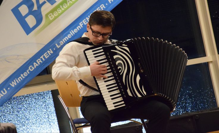 Akkordeon-Virtuose Sergey Osokin im Kultur-Glashaus