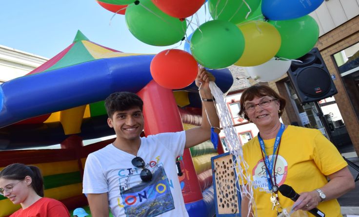 Ballonstart für Frieden und Integration