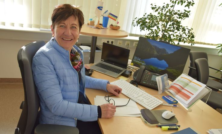 Christa Hochgatterer informiert über die Situation am Arbeitsmarkt. Foto: maf