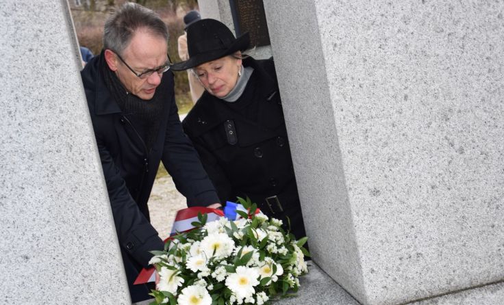 Botschafter Aldrik Gierveld und Marjolein de Klijn von der Stiftung Vriendenkring Mauthausen 