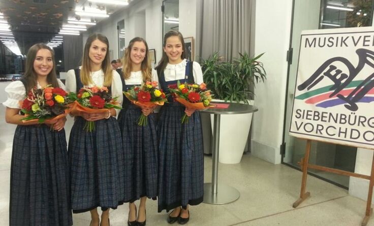Die Marketenderinnen Laura, Sabrina, Lisa und Elisabeth