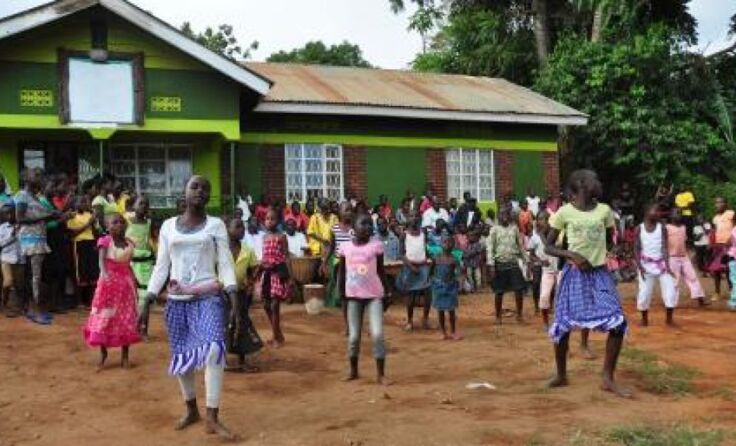 Bei der Schule im Ruwenzori Gebirge. Fotos: Josef Franz
