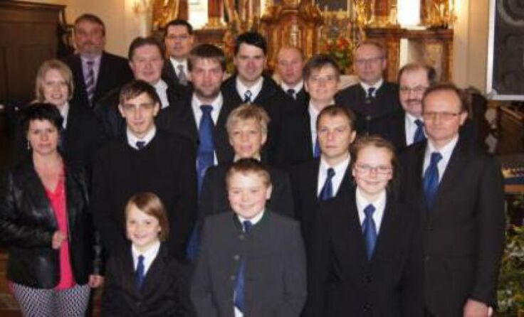 Die Rossinger Musikanten treten in der Pfarrkirche in Weikertschlag/Thaya auf.