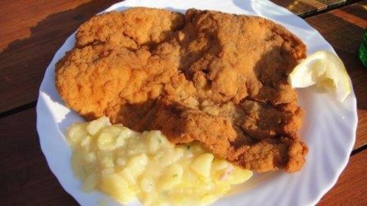 Schnitzelessen in Triglas. Foto: Katharina Wieland Müller/pixelio.de