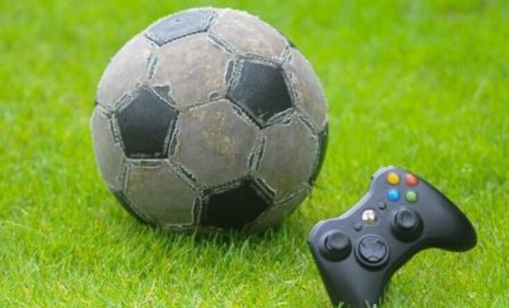 Fußball in echt und am Computer wird in Blumau an der Wild geboten. Foto: Kurt Lobenschuss