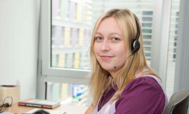 Eine Beraterin beim Rauchfrei Telefon