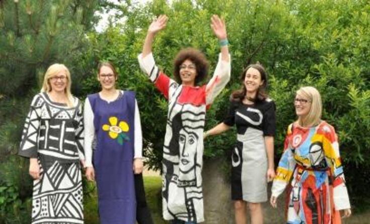 Die Schülerinnen hatten sichtlich Spaß mit der spontanen Modeschau. Fotos: IDEA