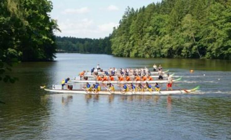 Sportliches und lustiges Spektakel am Herrensee. Fotos: Günter Witzmann