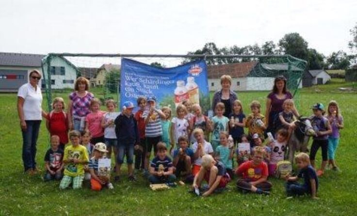 Volksschüler aus Vitis zu Besuch bei Bäuerinnen in Sparbach.