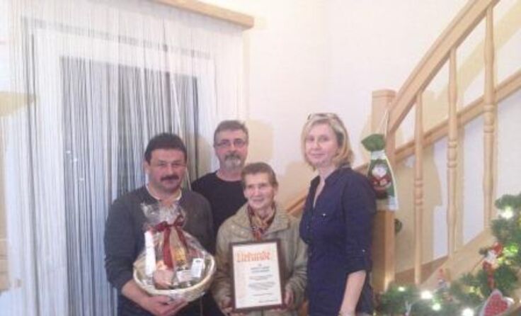 Am Foto: Erna Litschauer, ihre Nachfolgerin Uli Bayer, Kurt Dangl und Kurt Strohmayer-Dangl.